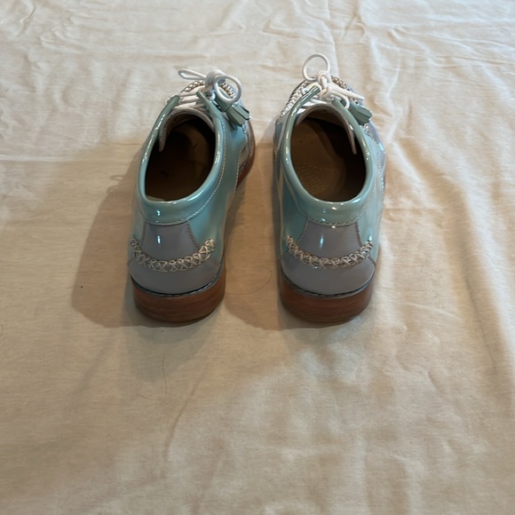 G.H. Bass & Co. Weejuns Winnie lace up shoe. Size 9 Green, gray and white. - Picture 5 of 11